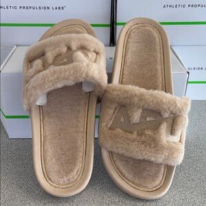 Women's Shearling Slide Sandal - Champagne